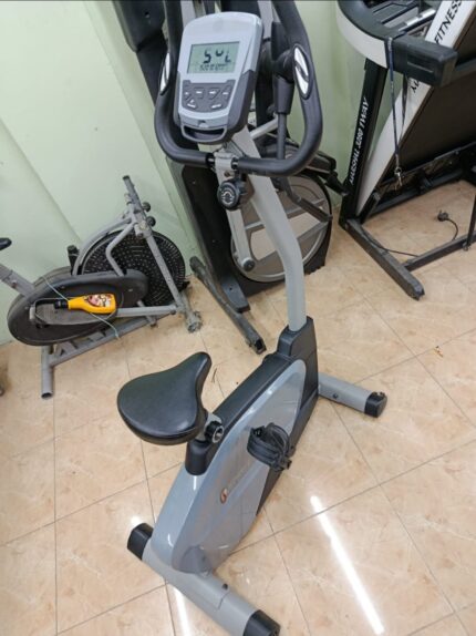 Spirit Fitness Upright exercises bike